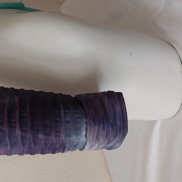 FIT IN,  rib cinched long sleeve crop top. Blue and green. Pre-owned great cond. - Picture 4 of 6